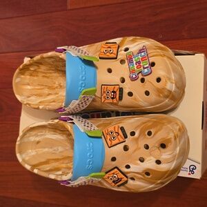 Kids Cinnamon Toast Crunch Crocs - size J6